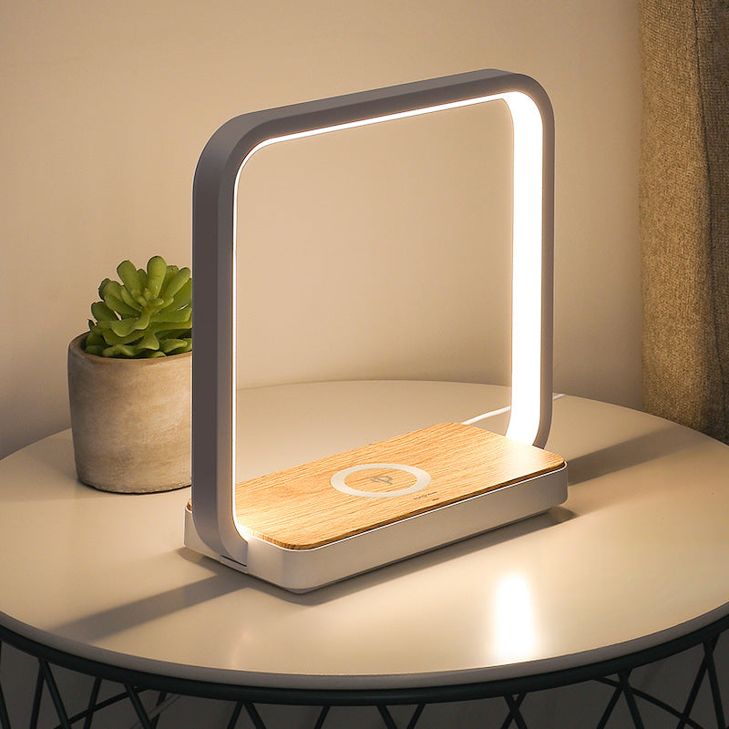 LumiTouch – Smarte Tischlampe mit Handy-Ladefunktion & Touch-Sensor