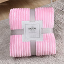 CozyStripe – Premium Korallenfleece-Decke in edler Ripp-Optik