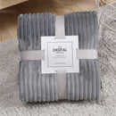 CozyStripe – Premium Korallenfleece-Decke in edler Ripp-Optik