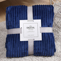 CozyStripe – Premium Korallenfleece-Decke in edler Ripp-Optik