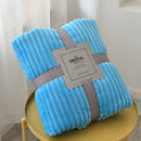 CozyStripe – Premium Korallenfleece-Decke in edler Ripp-Optik