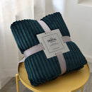 CozyStripe – Premium Korallenfleece-Decke in edler Ripp-Optik